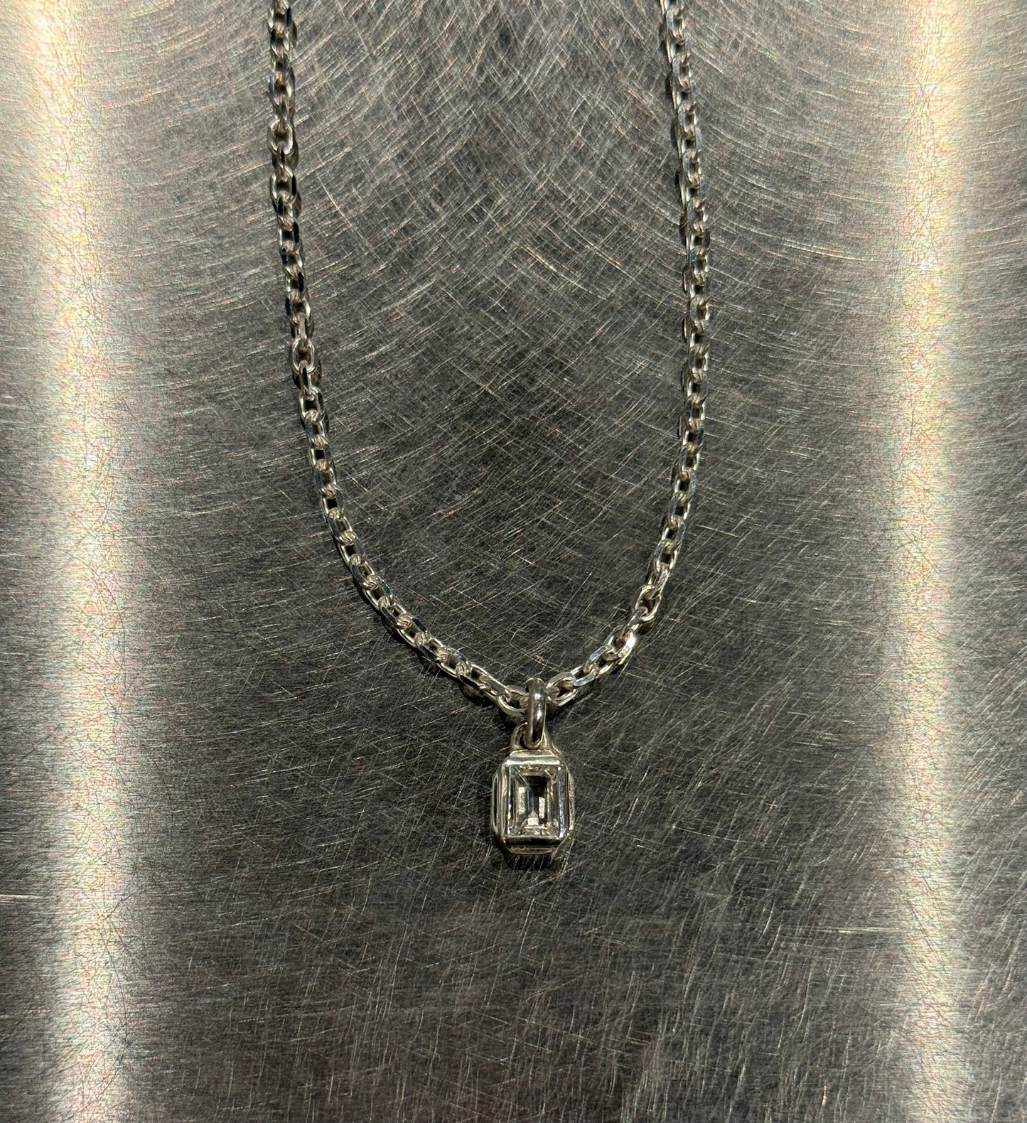 OX DROP STONE NECKLACE (WHITE TOPAZ)