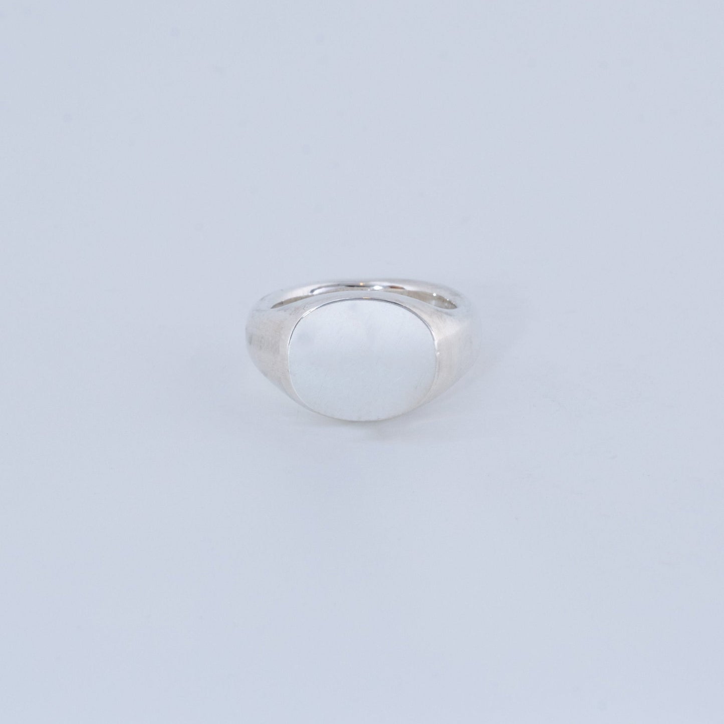 OVAL SIGNET RING