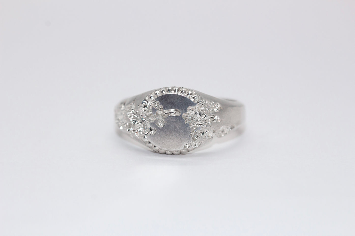 FRACTURED BEADED CIRCLE