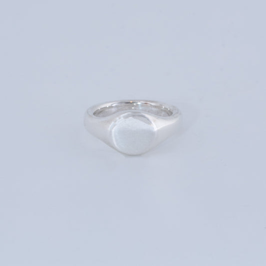 ROUND CURVE SIGNET RING