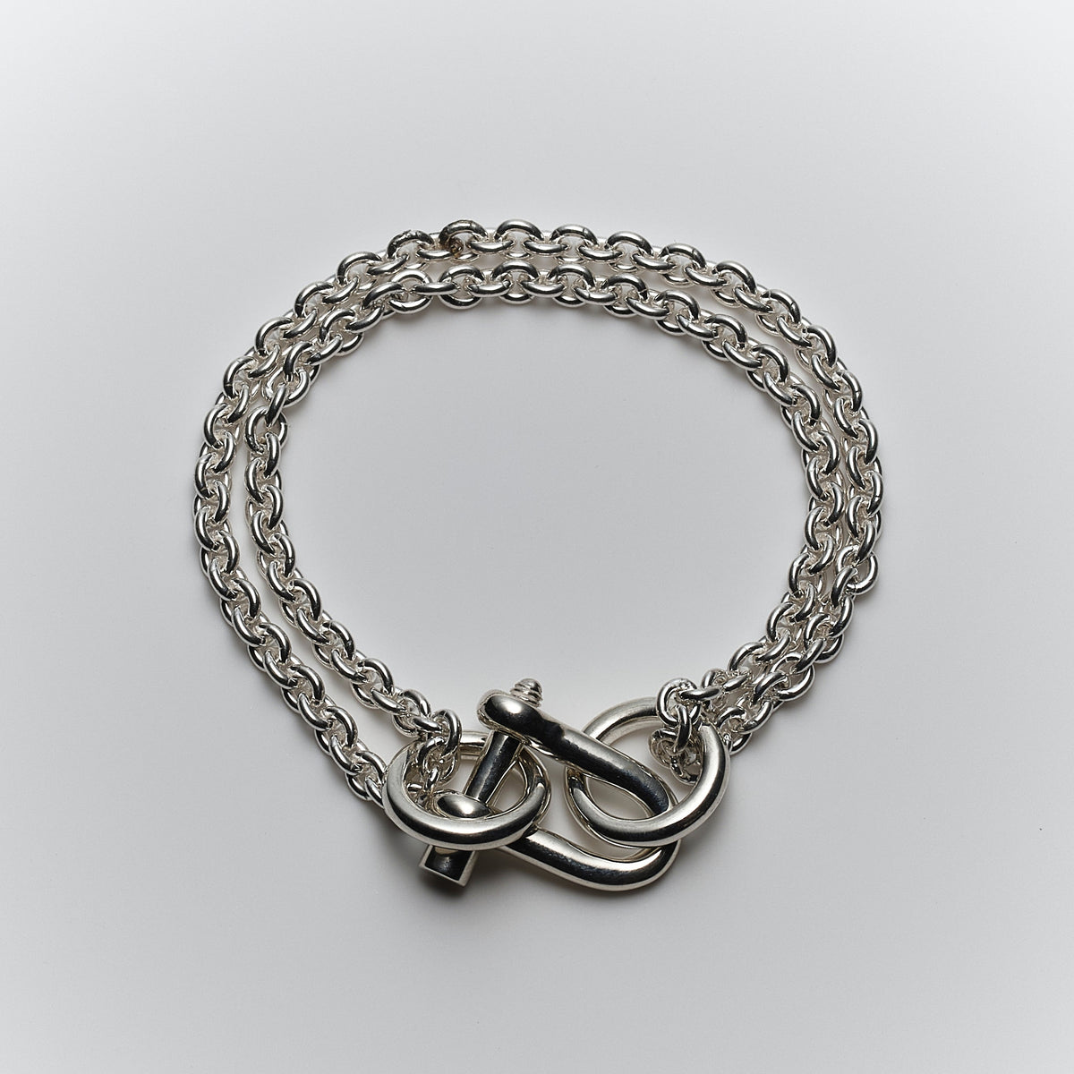 SHACKLE LINK BRACELET
