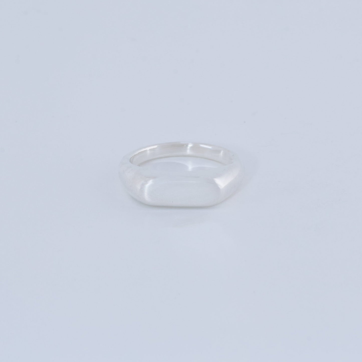 HORIZONTAL OVAL SIGNET RING