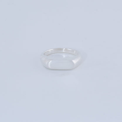 HORIZONTAL OVAL SIGNET RING