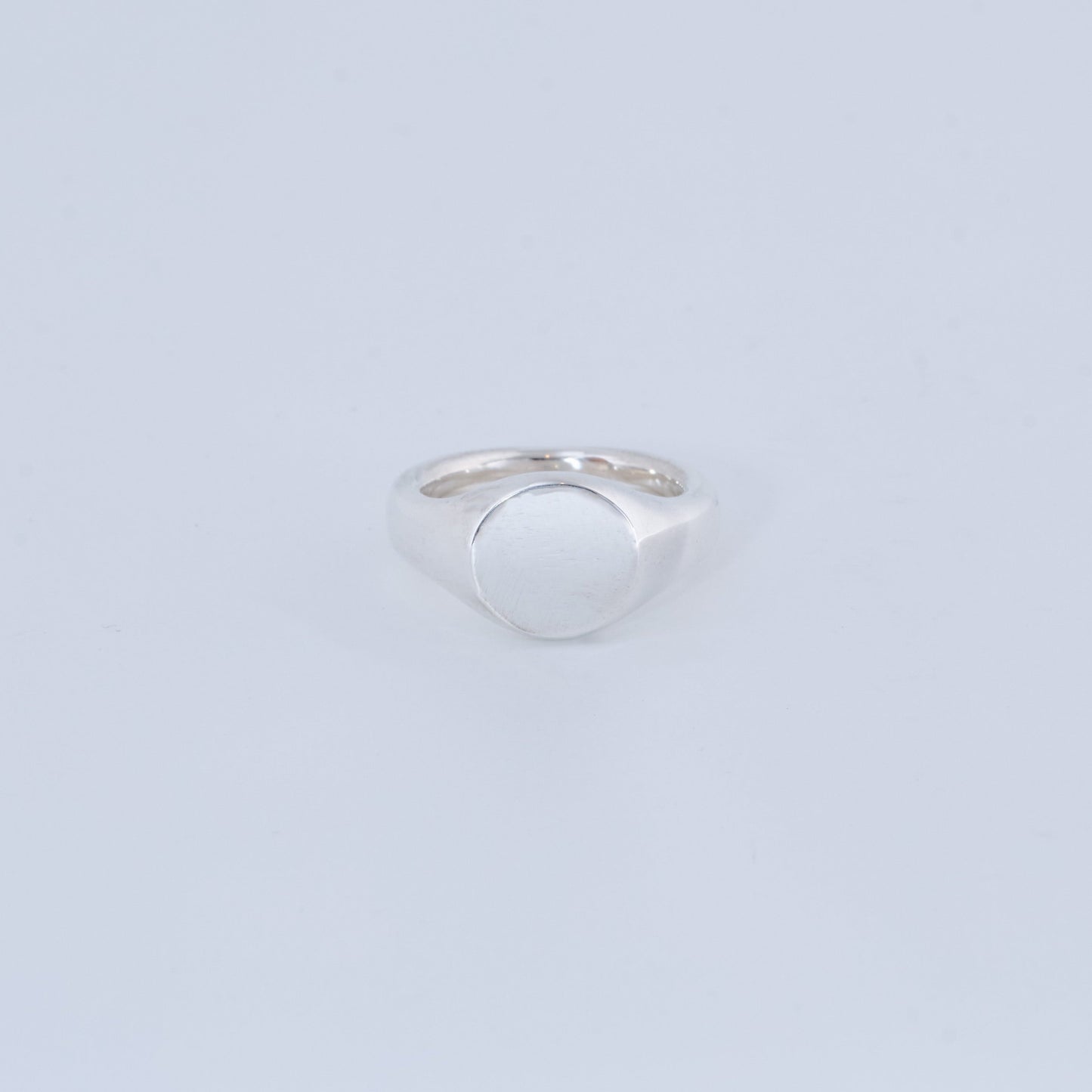 ROUND SIGNET RING