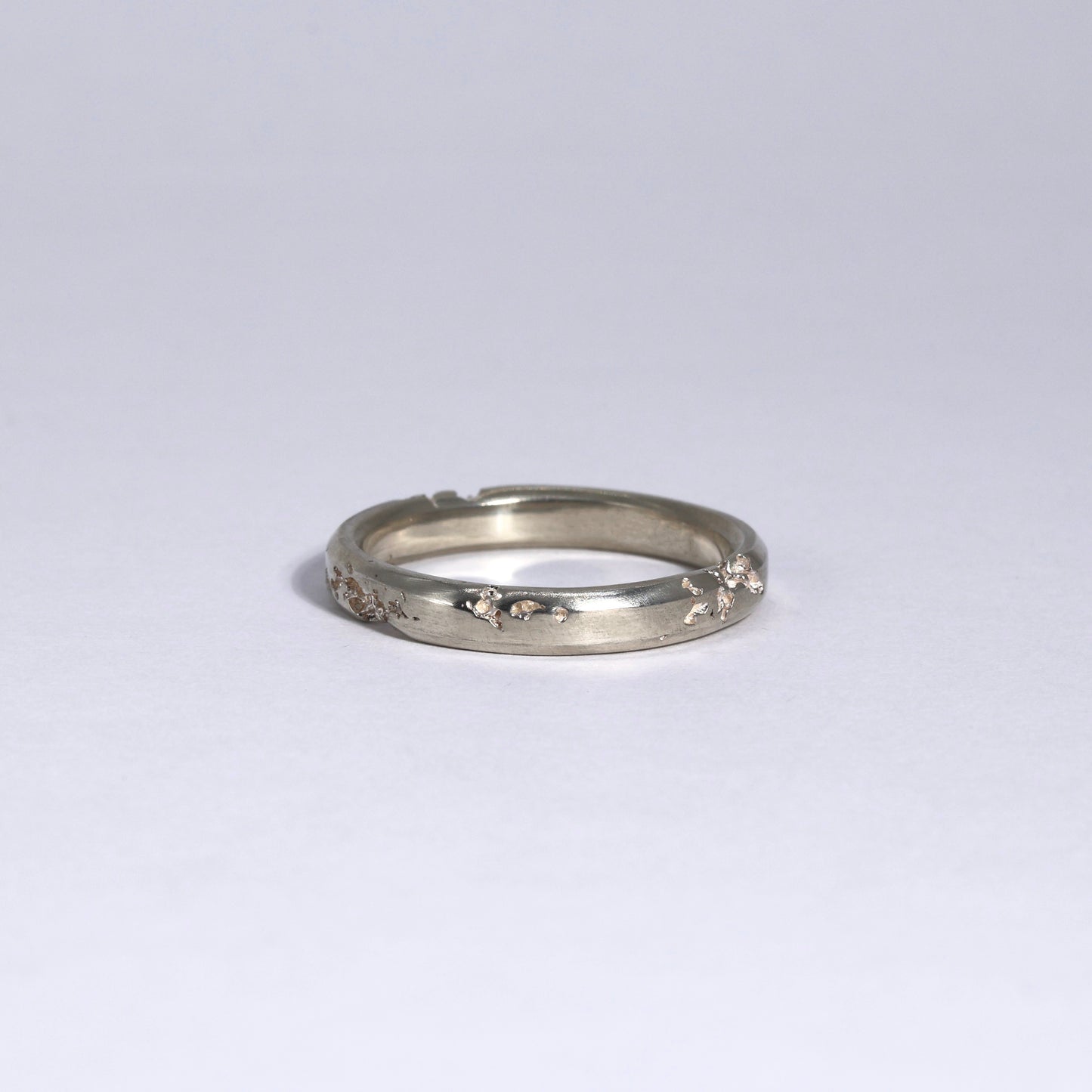 FRACTURED RING